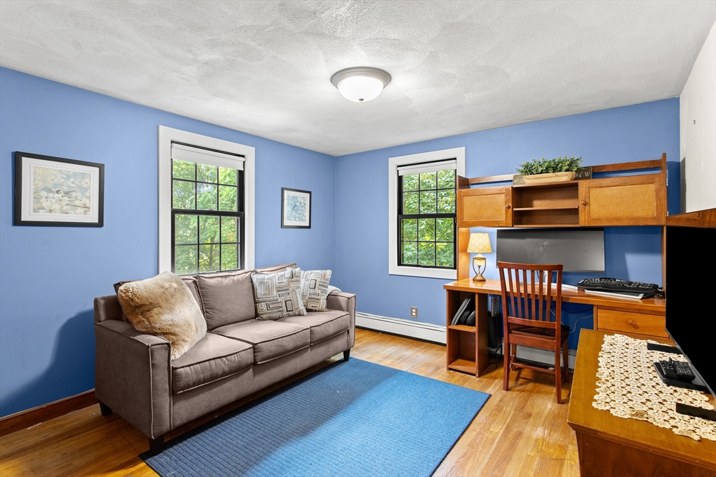 Waltham, Massachusetts, 02451, United States, 4 Bedrooms Bedrooms, ,2 BathroomsBathrooms,Residential,For Sale,1914074