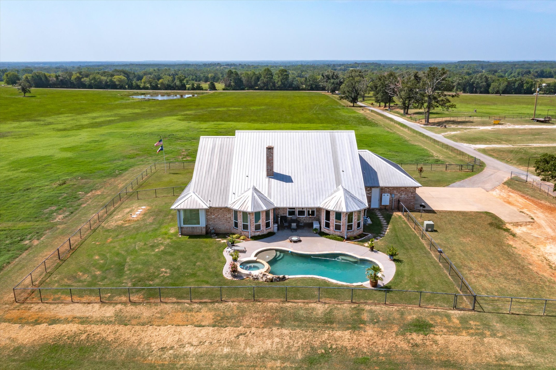 Grand Saline, Texas, 75140, United States, 3 Bedrooms Bedrooms, ,4 BathroomsBathrooms,Residential,For Sale,1977642