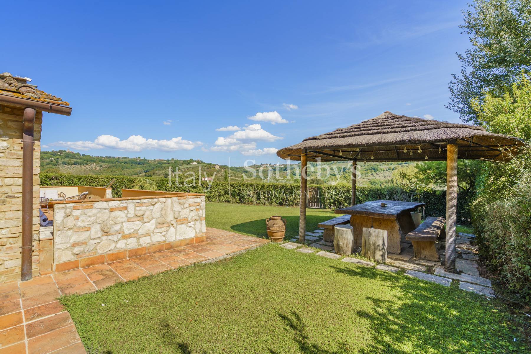  Tuscan Farmhouse with Swimming Pool and 3 Hectares of Olive Grove - 物件實景