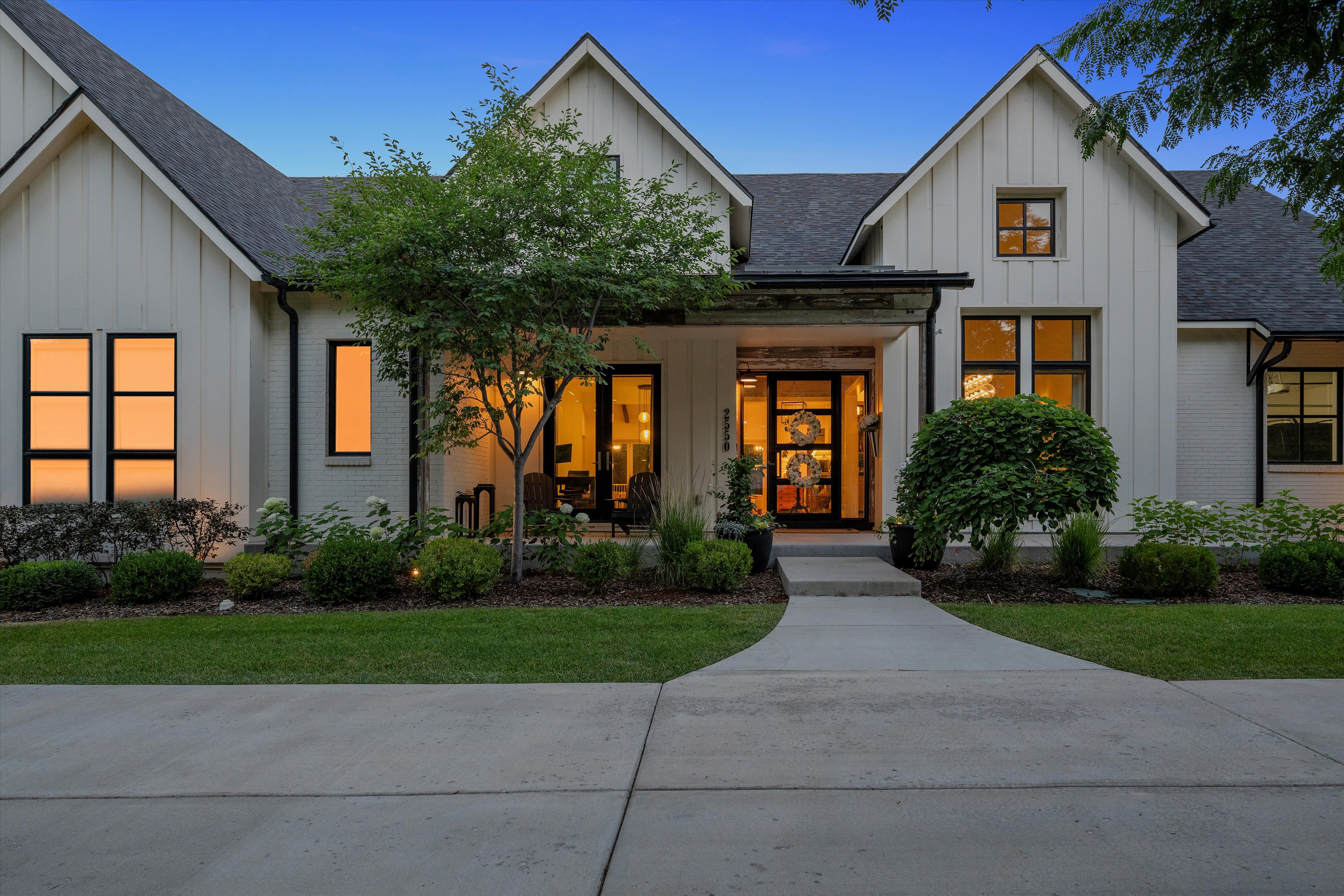  Modern Cherry Hills Masterpiece: Rare Main-Floor Luxury - 物件實景