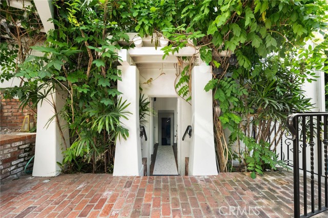 Los Angeles, California, 90064, United States, 6 Bedrooms Bedrooms, ,3 BathroomsBathrooms,Residential,For Sale,1977157