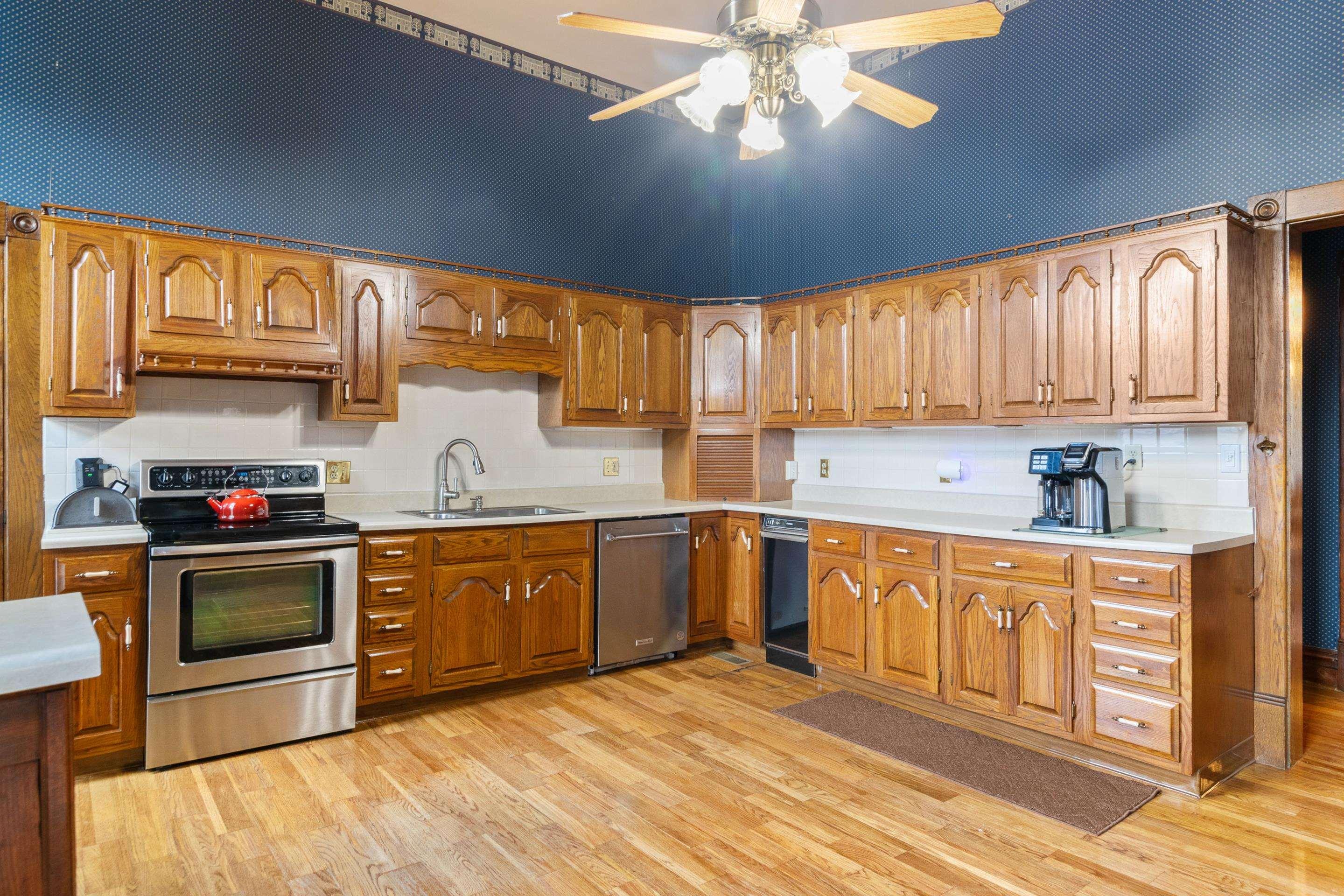 Tazewell, Virginia, 24651, United States, 6 Bedrooms Bedrooms, ,4 BathroomsBathrooms,Residential,For Sale,1905937