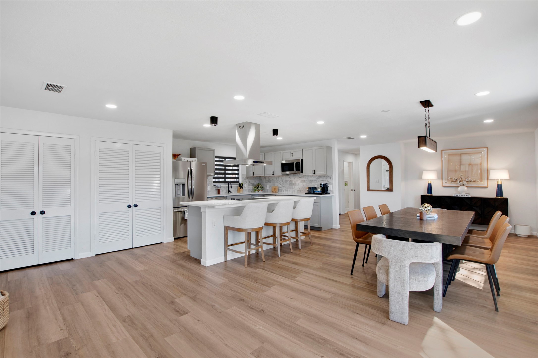 Dalworthington Gardens, Texas, 76016, United States, 3 Bedrooms Bedrooms, ,3 BathroomsBathrooms,Residential,For Sale,1722387