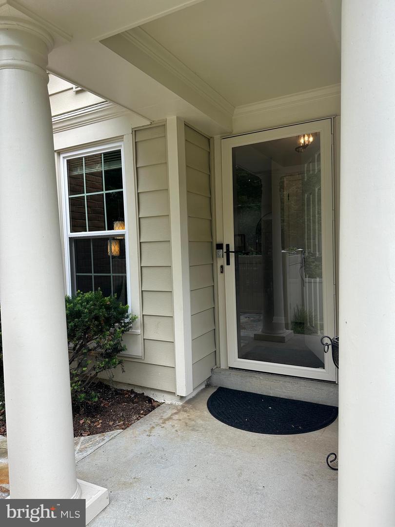 Rockville, Maryland, 20852, United States, 2 Bedrooms Bedrooms, ,2 BathroomsBathrooms,Residential,For Sale,1895533