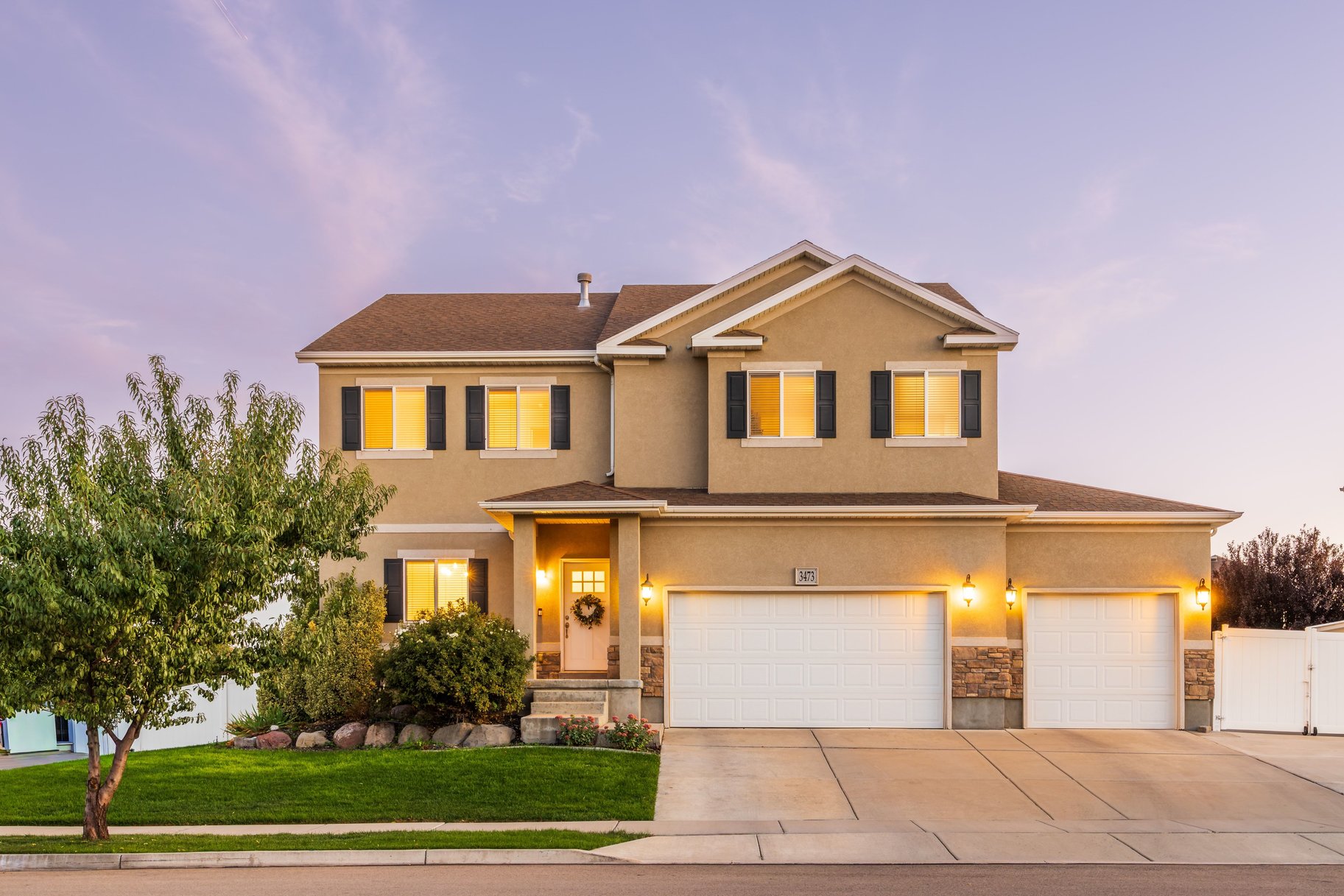  Riverton Corner-Lot Home: 7 Beds, Main-Floor Bedroom, 3-Car Garage & RV Parking - 物件實景