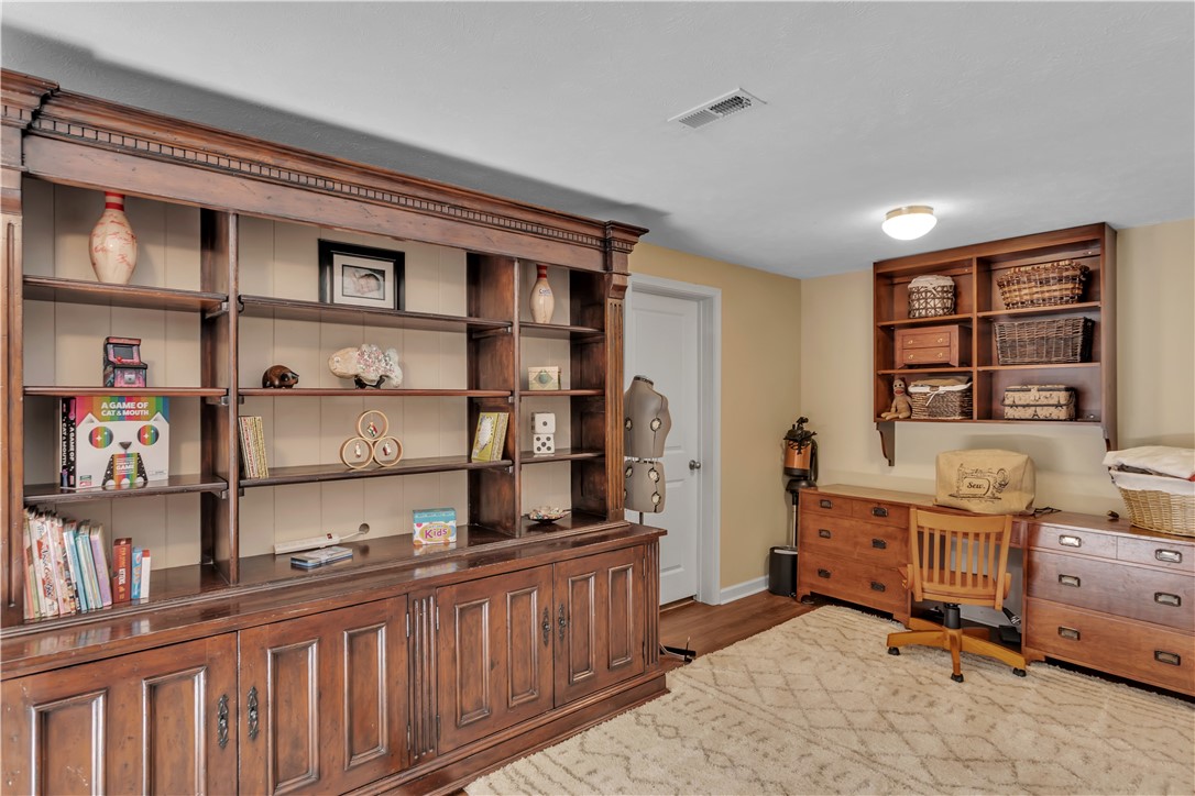 Brighton Twp, Pennsylvania, 15009, United States, 5 Bedrooms Bedrooms, ,4 BathroomsBathrooms,Residential,For Sale,1866619