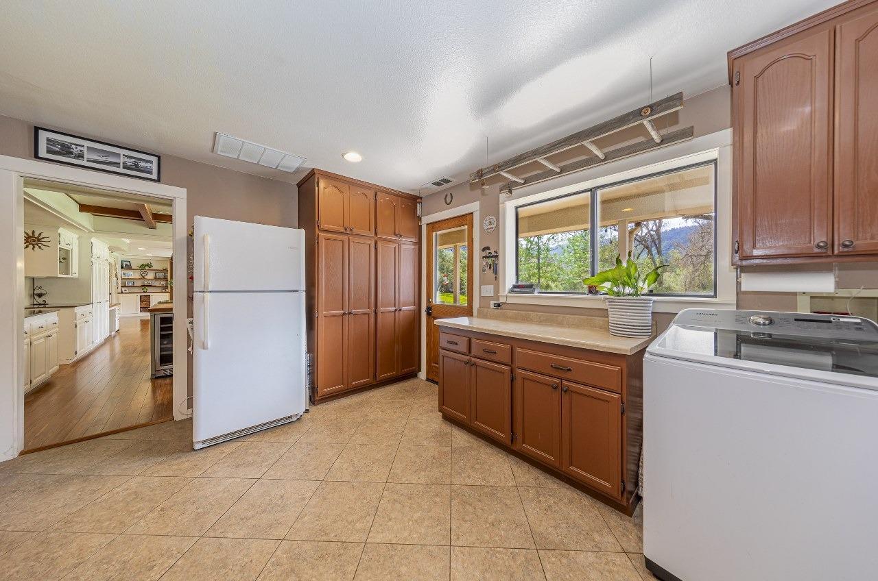 Oakhurst, California, 93644, United States, 3 Bedrooms Bedrooms, ,3 BathroomsBathrooms,Residential,For Sale,1977364