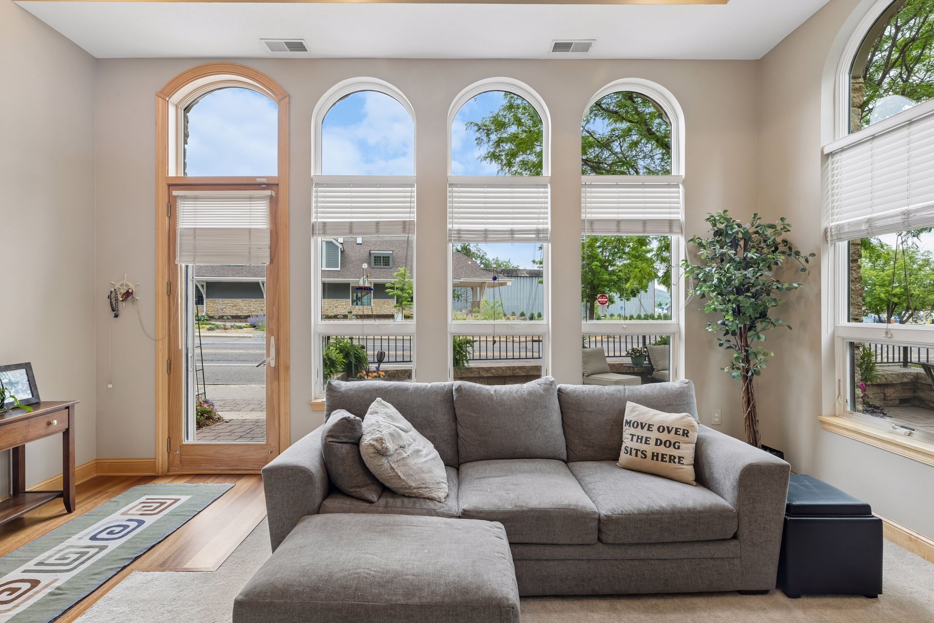  Timeless Brownstone Living in the Heart of Stillwater - 物件實景