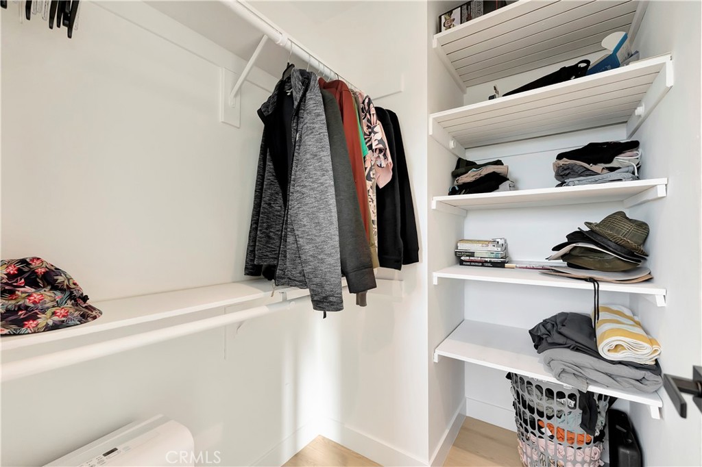 Long Beach, California, 90814, United States, 2 Bedrooms Bedrooms, ,1 BathroomBathrooms,Residential,For Sale,1989158