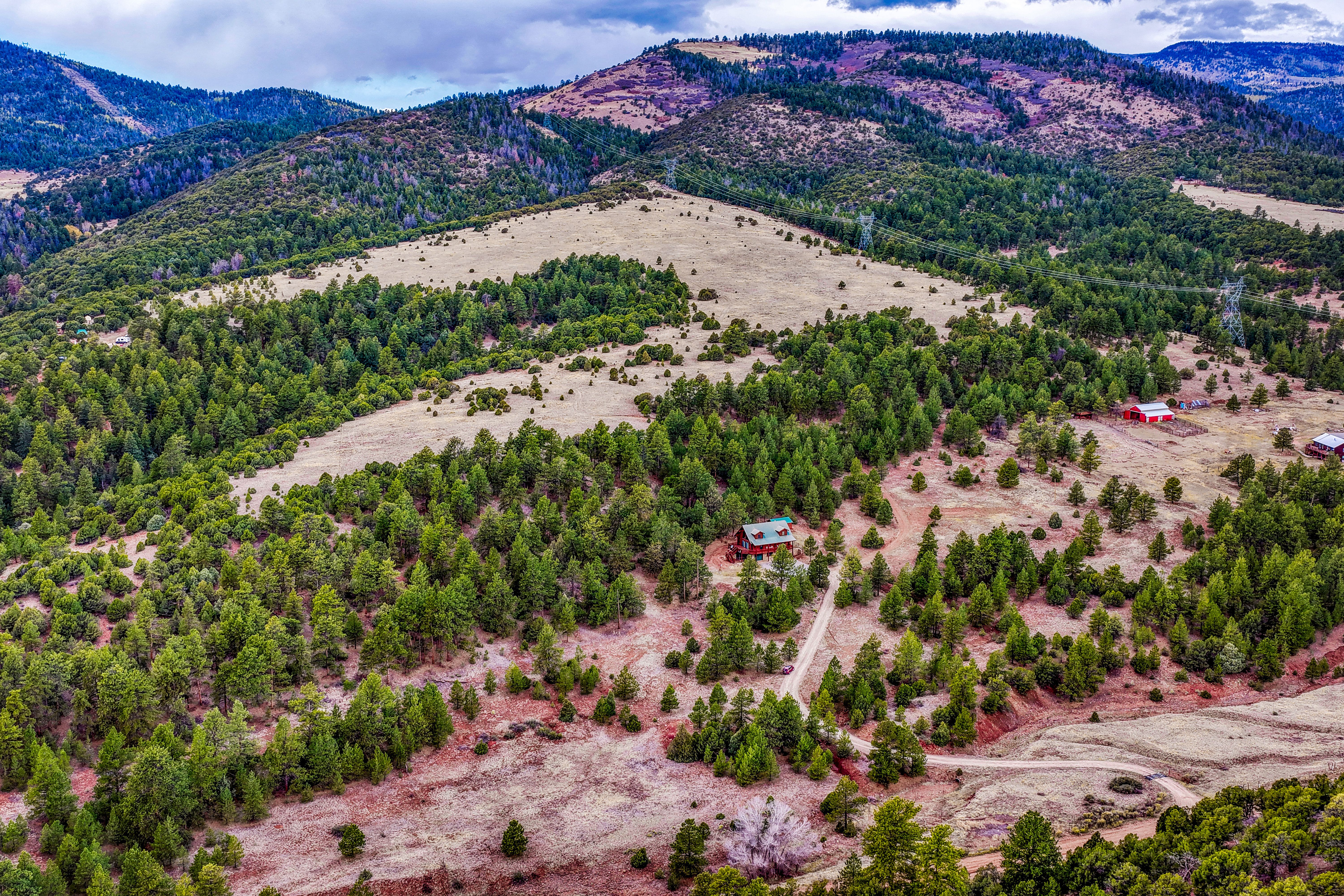  Spectacular 119 acre ranch tucked into a scenic mountain valley - 物件實景