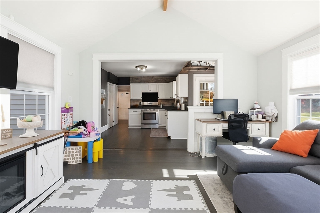 Lowell, Massachusetts, 01852, United States, 3 Bedrooms Bedrooms, ,3 BathroomsBathrooms,Residential,For Sale,1989388