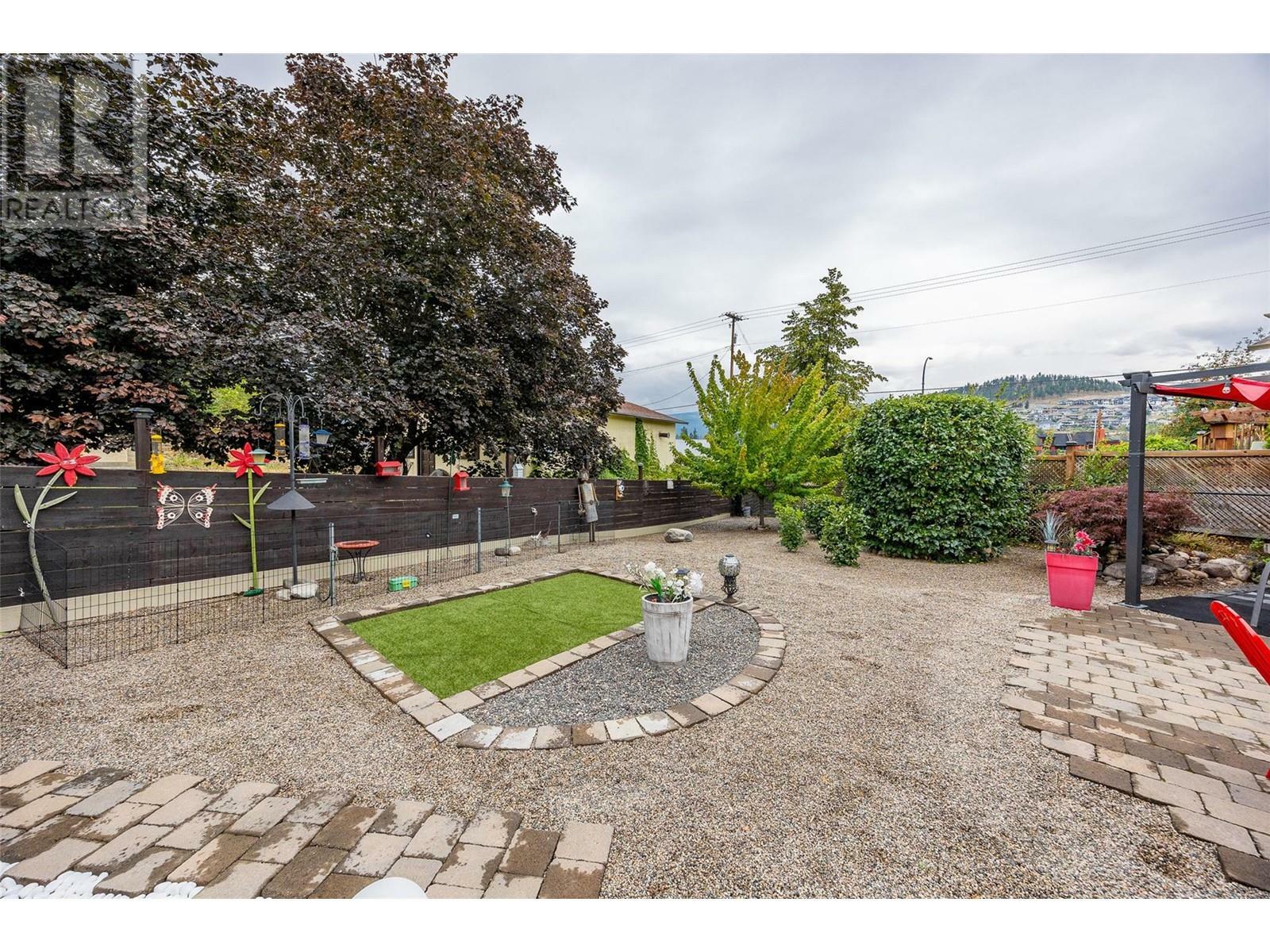 KELOWNA, British Columbia, V1P 1N8, CA, 6 Bedrooms Bedrooms, ,4 BathroomsBathrooms,Residential,For Sale,1837090