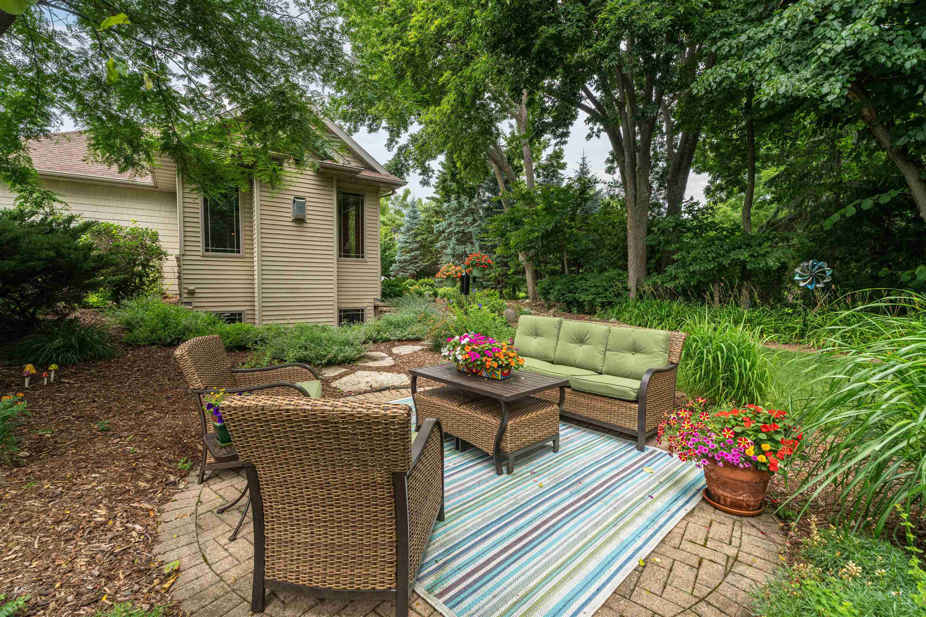 NEENAH, Wisconsin, 54956, United States, 3 Bedrooms Bedrooms, ,2 BathroomsBathrooms,Residential,For Sale,1913087