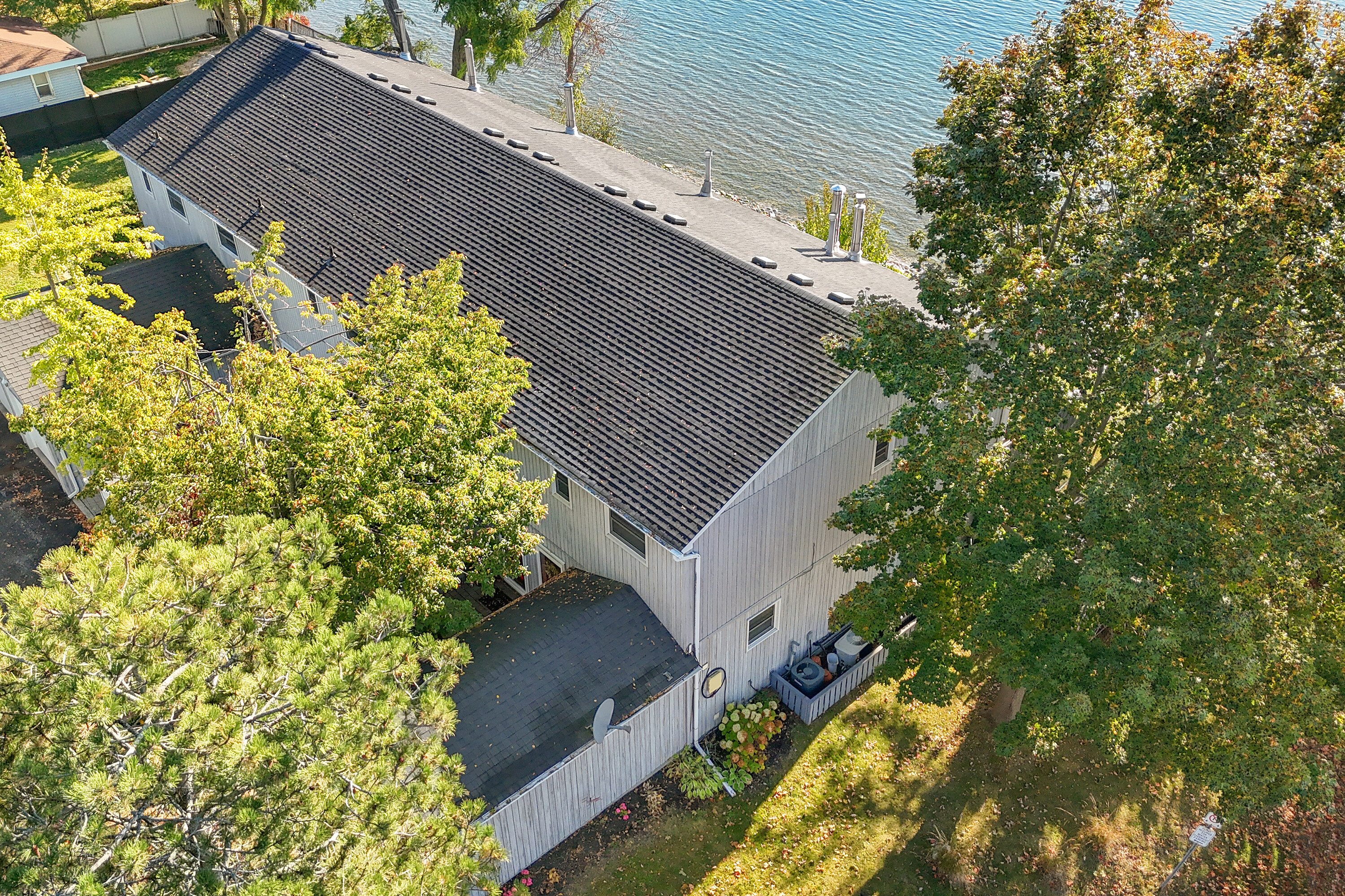  Rare Lakefront Living - 物件實景