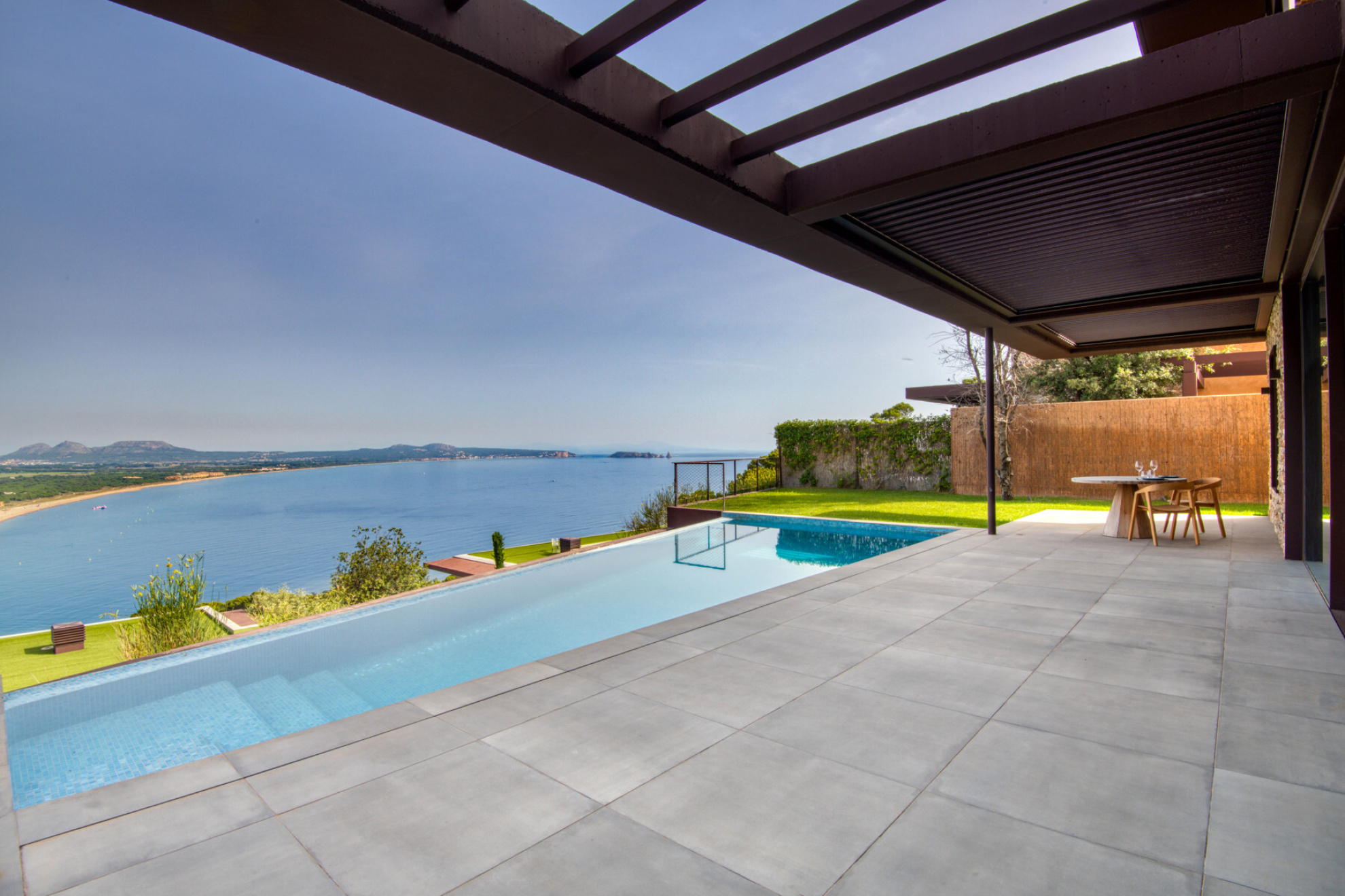  House with swimming pool and sea views in private urbanization in Sa Riera. - 物件實景