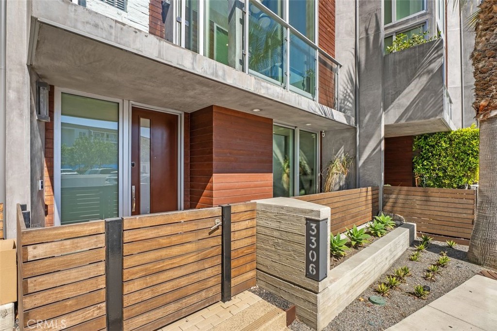 Newport Beach, California, 92663, United States, 2 Bedrooms Bedrooms, ,3 BathroomsBathrooms,Residential,For Sale,1989399