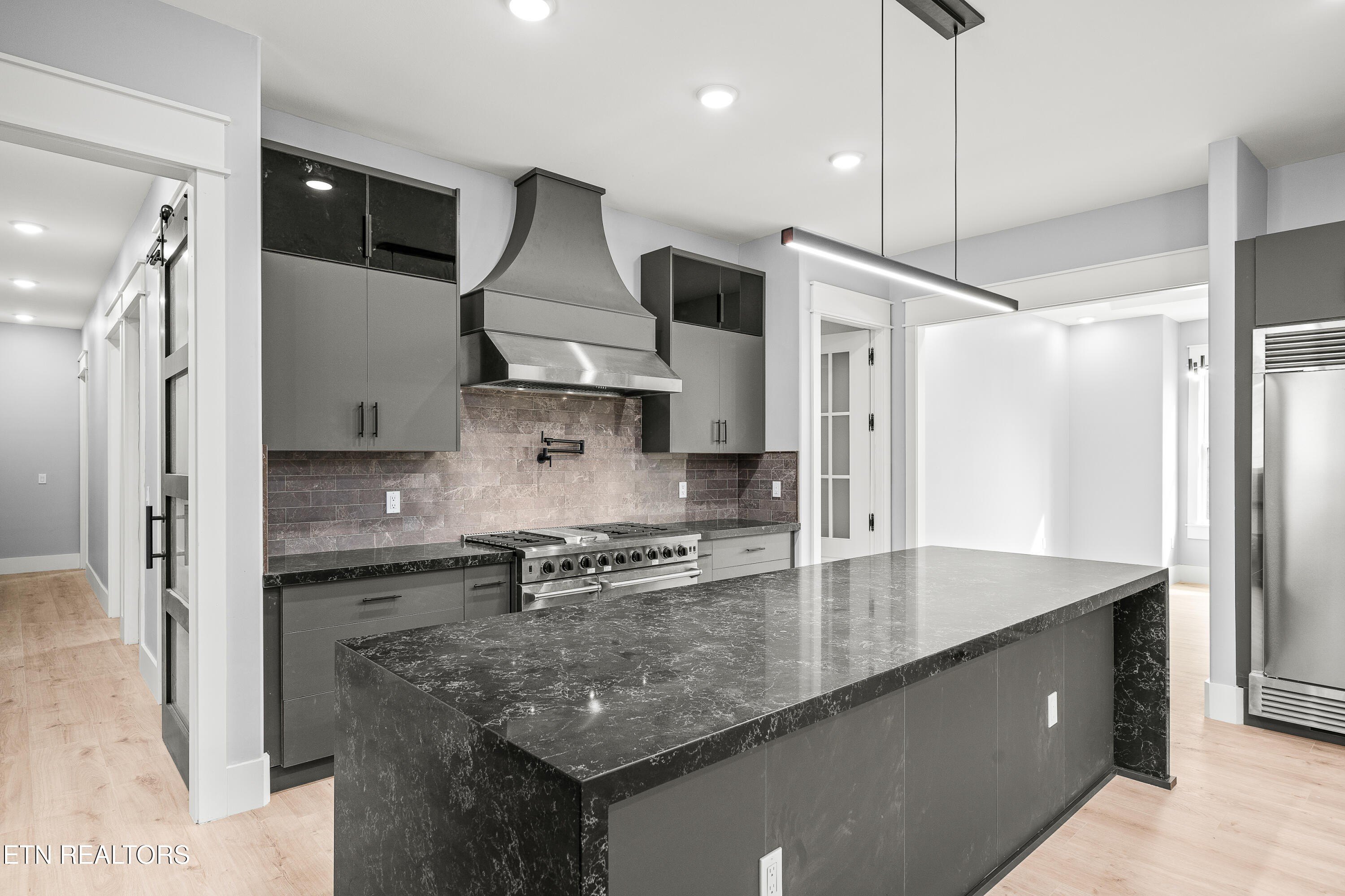 Crossville, Tennessee, 38555, United States, 4 Bedrooms Bedrooms, ,5 BathroomsBathrooms,Residential,For Sale,1977925