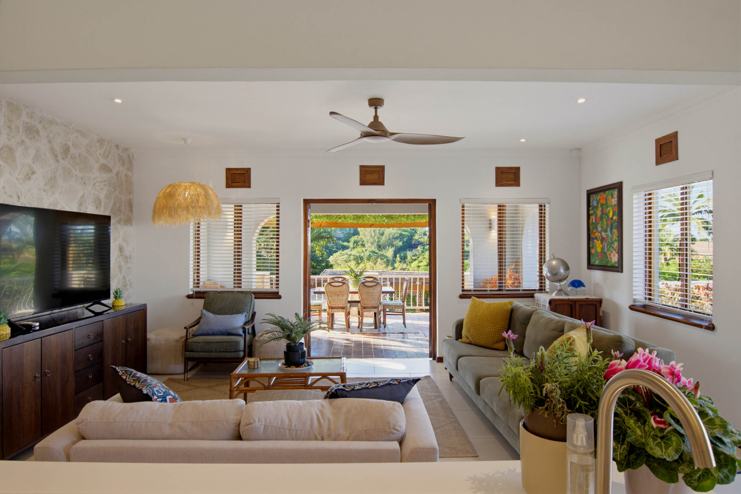  Fully Renovated Coastal Residence with Guest Flatlet and Sea Views in Salt Rock - 物件實景