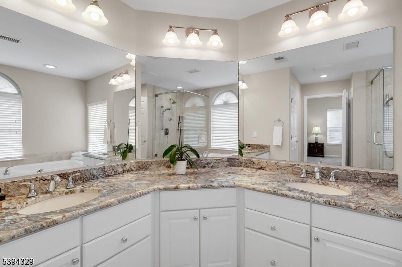 Bernards Twp., New Jersey, 07920, United States, 5 Bedrooms Bedrooms, ,3 BathroomsBathrooms,Residential,For Sale,1992949