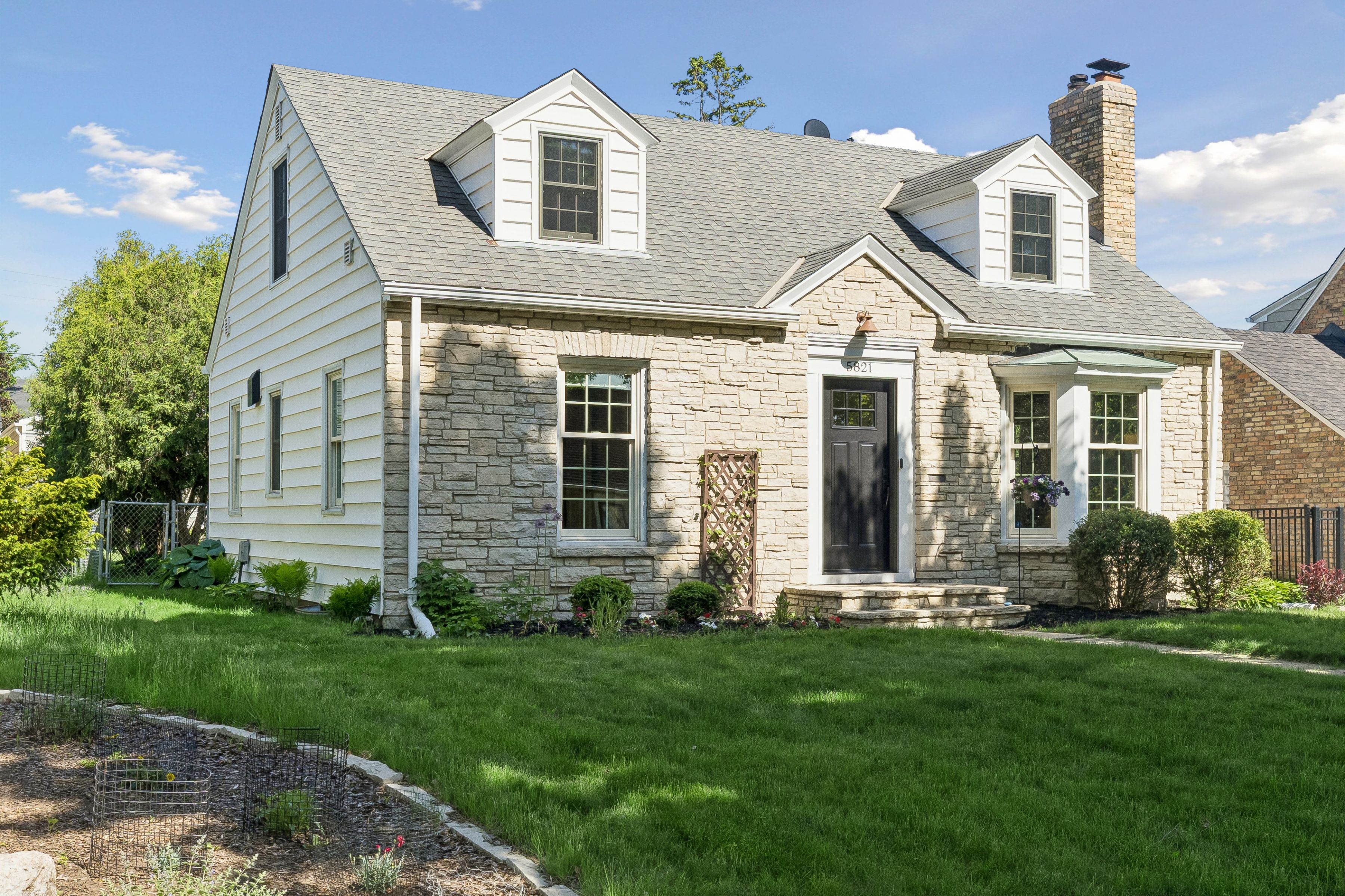  Elegant Cape Cod Living with Timeless Architectural Detail - 物件實景