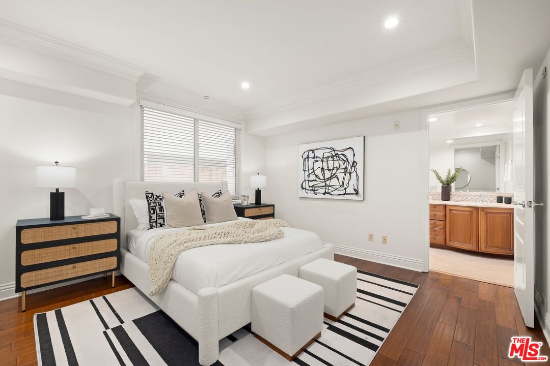 Los Angeles, California, 90049, United States, 2 Bedrooms Bedrooms, ,2 BathroomsBathrooms,Residential,For Sale,2002212