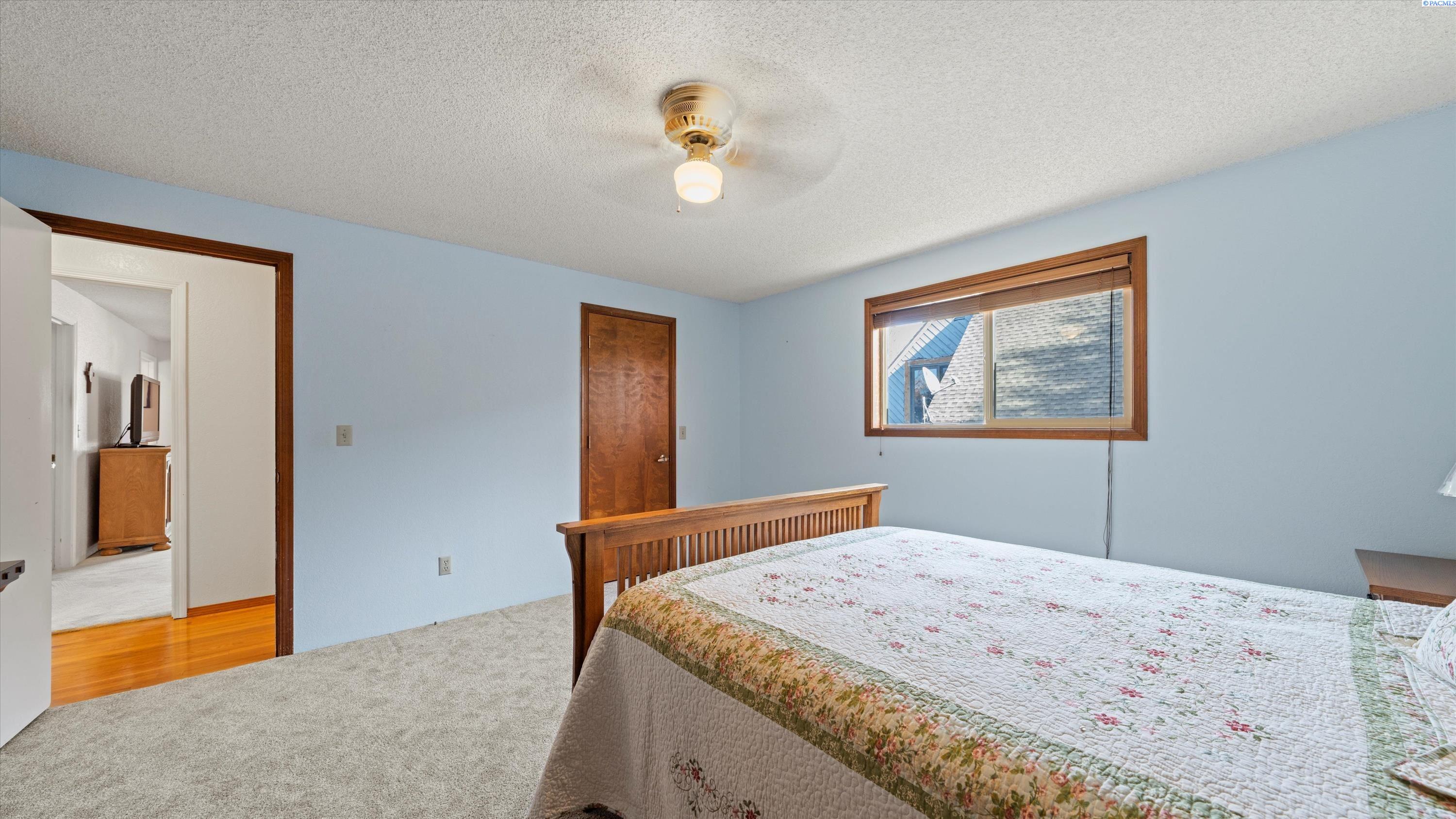 Richland, Washington, 99352, United States, 5 Bedrooms Bedrooms, ,1 BathroomBathrooms,Residential,For Sale,1991452