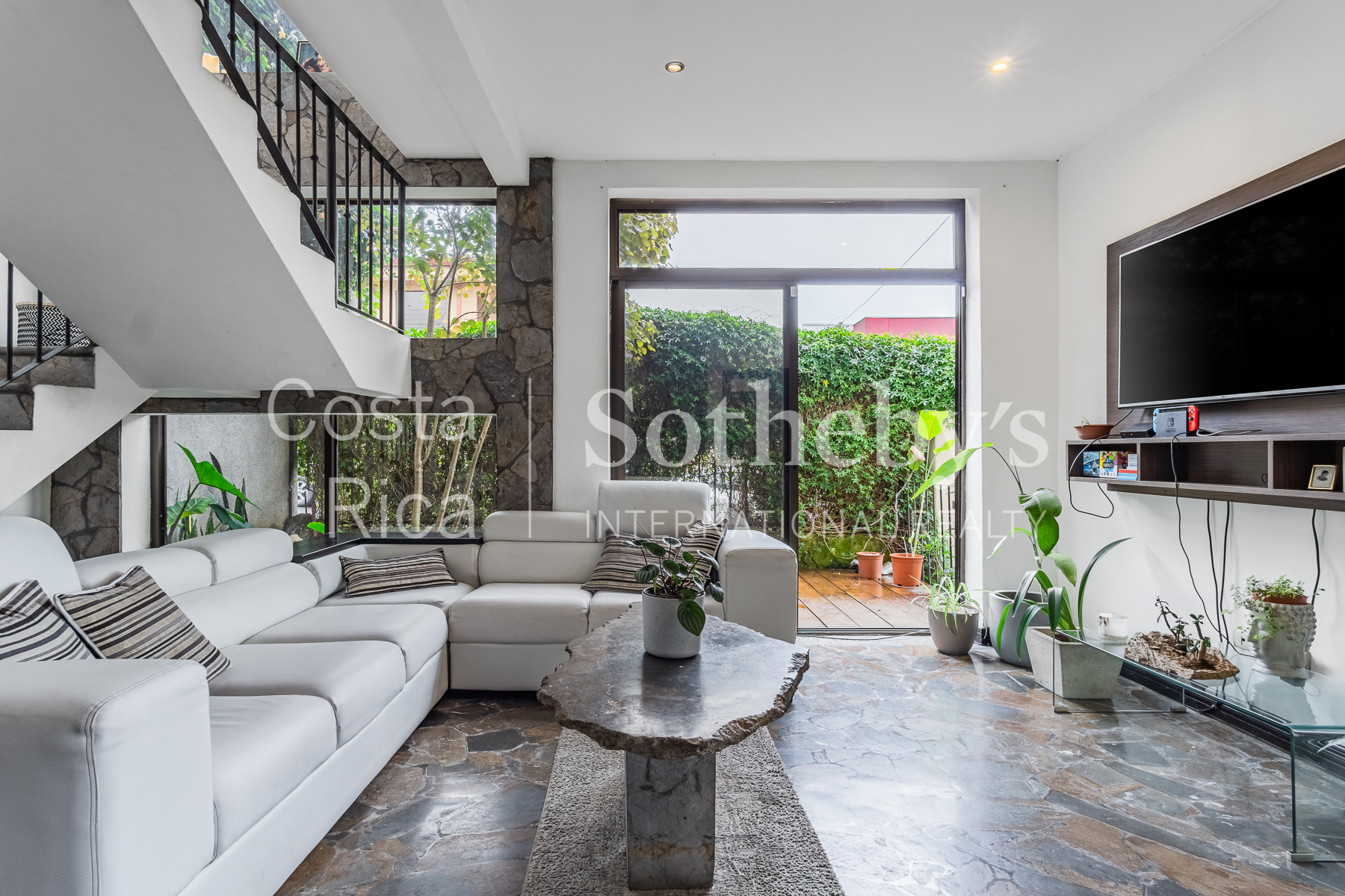  Stone Rock House And Apartment - 物件實景