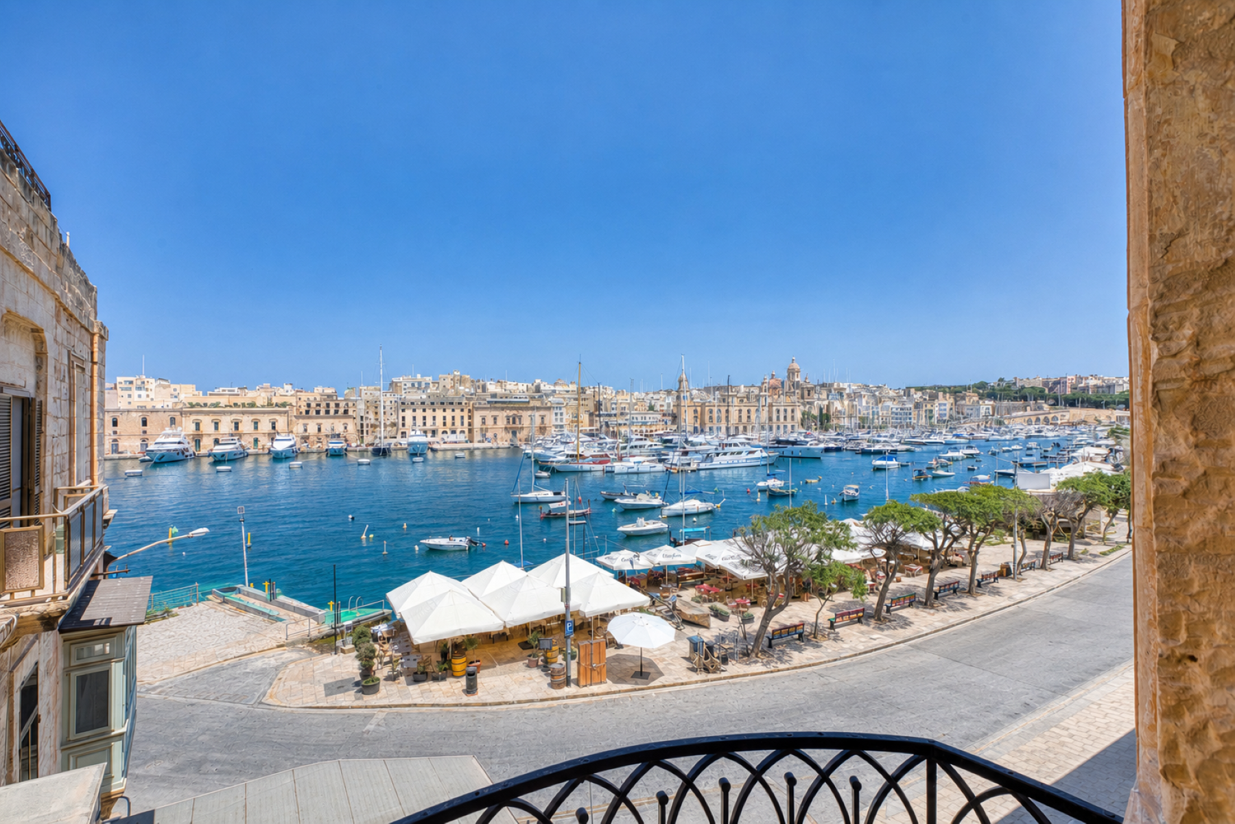  House of Character with Marina and Waterfront Views - 物件實景