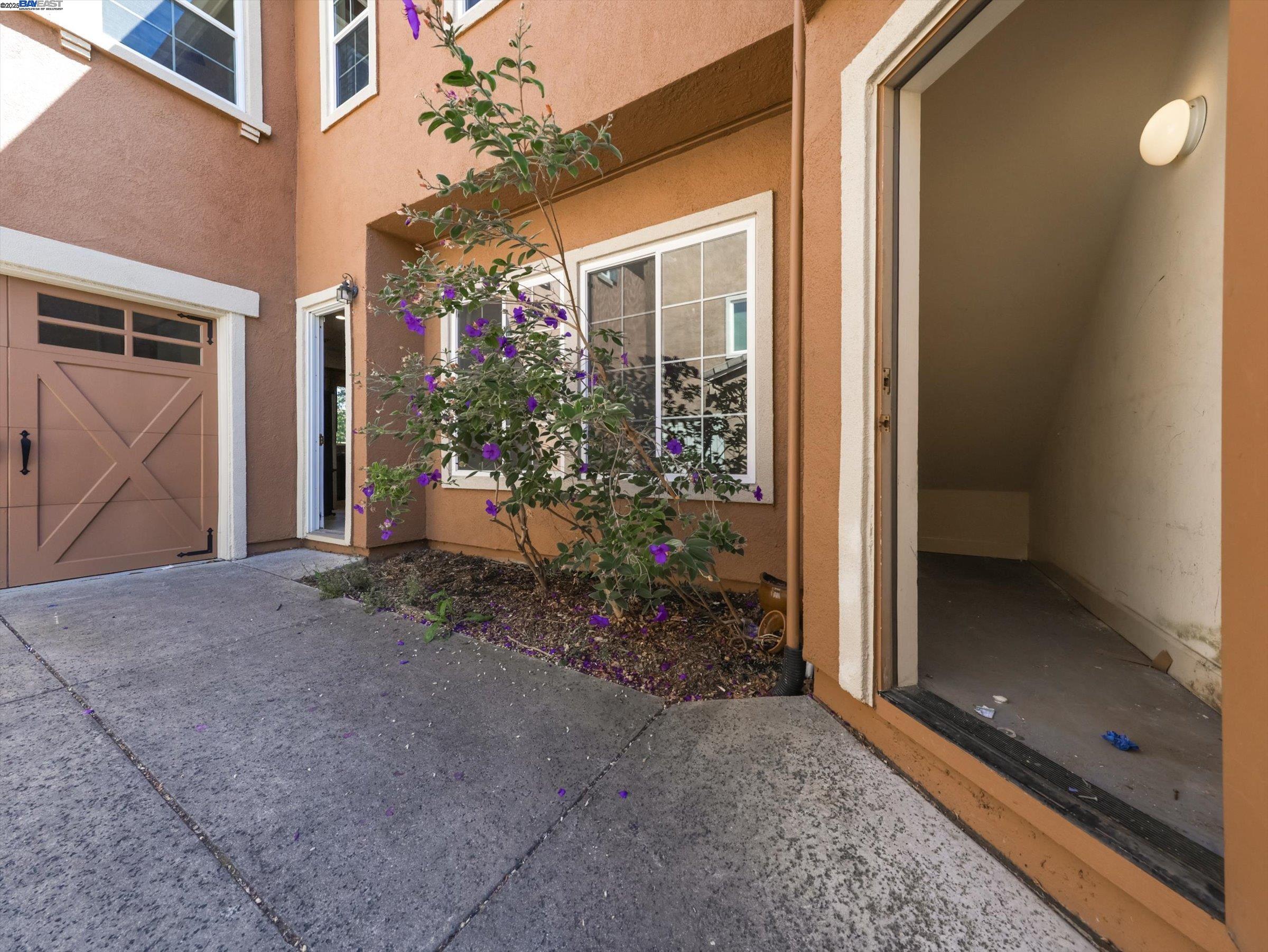 Vallejo, California, 94591, United States, 5 Bedrooms Bedrooms, ,5 BathroomsBathrooms,Residential,For Sale,2002289