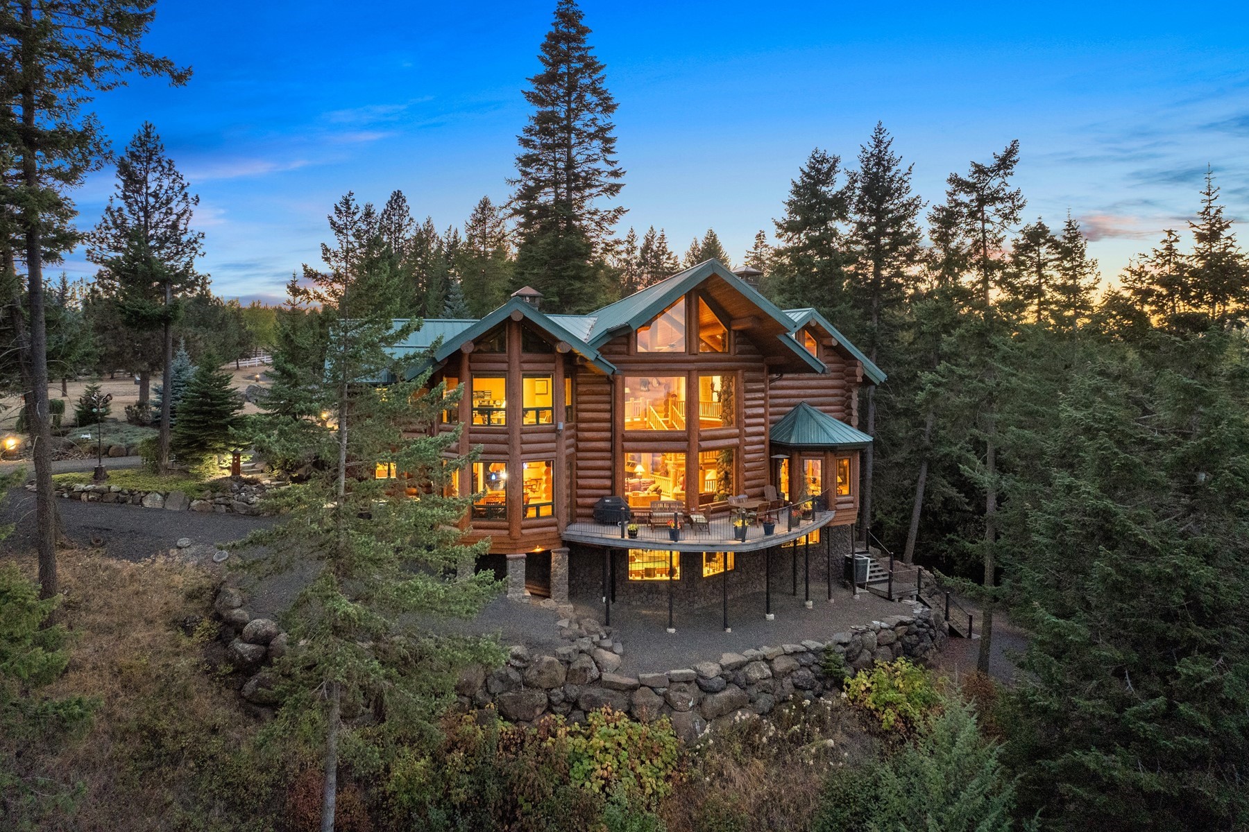  Log Estate overlooking Lake Coeur d