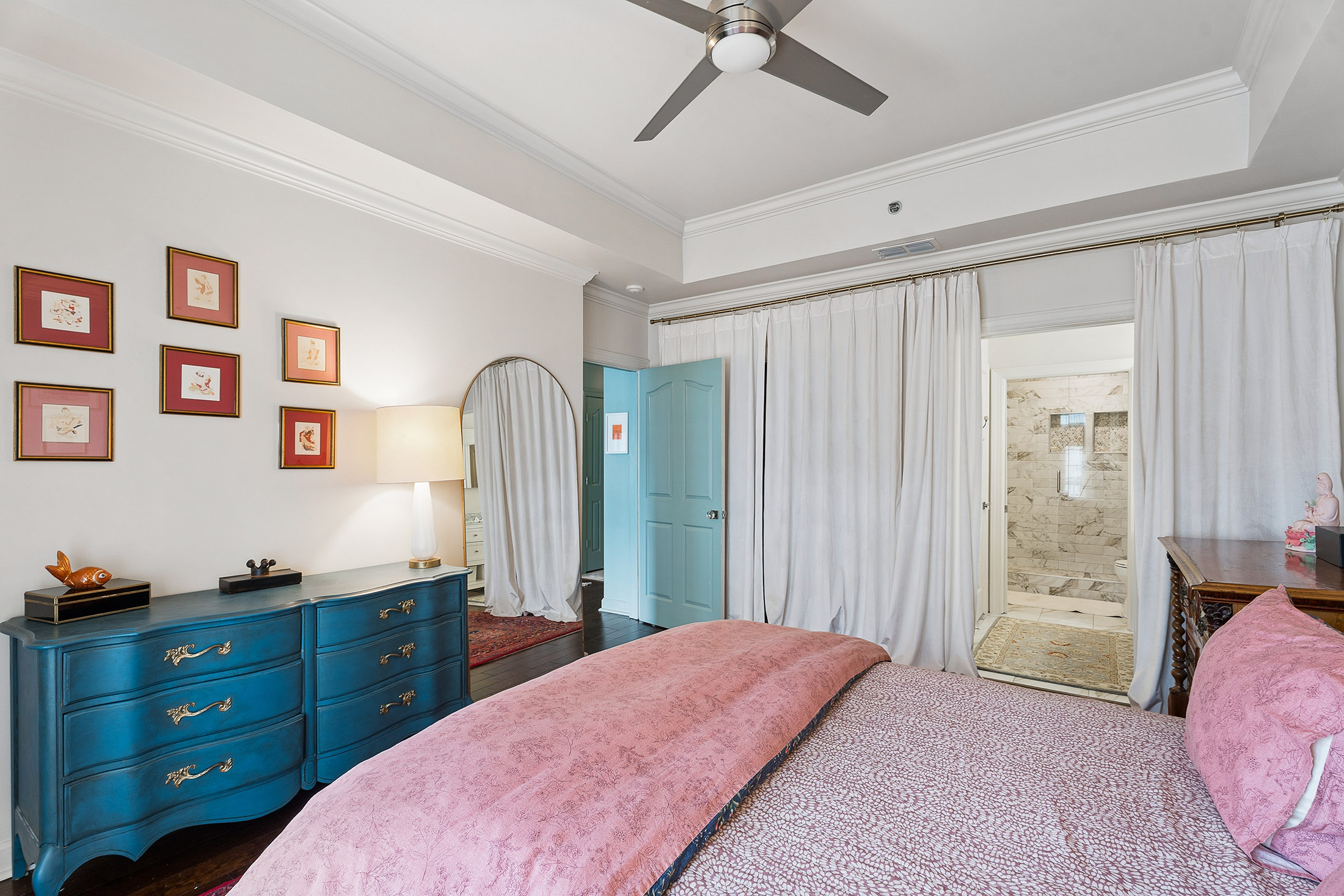  Beautifully Renovated Top-Floor Condo Overlooking Midtown - 物件實景