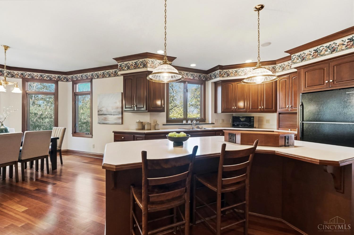 Anderson Twp, Ohio, 45230, United States, 5 Bedrooms Bedrooms, ,6 BathroomsBathrooms,Residential,For Sale,1988245