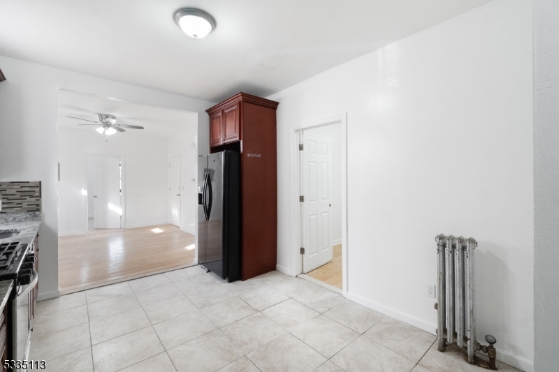 Irvington Twp., New Jersey, 07111, United States, 6 Bedrooms Bedrooms, ,2 BathroomsBathrooms,Residential,For Sale,1896504