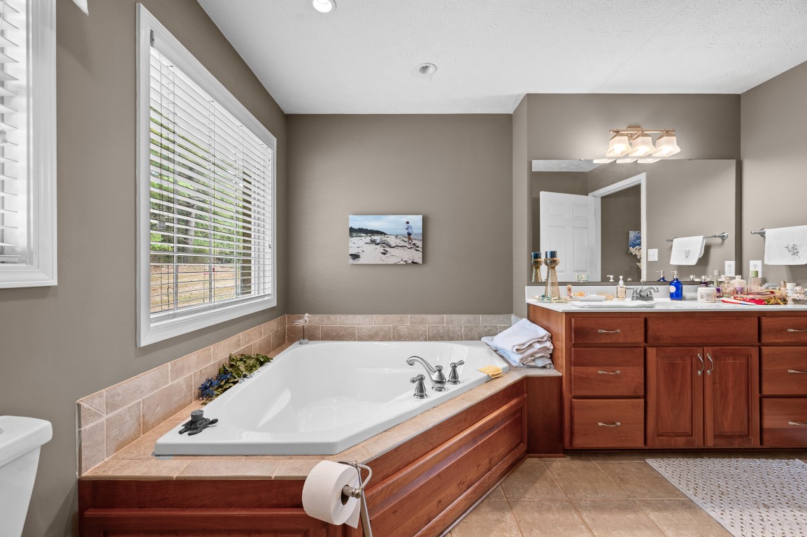 Bedford, Virginia, 24523, United States, 3 Bedrooms Bedrooms, ,3 BathroomsBathrooms,Residential,For Sale,1990224