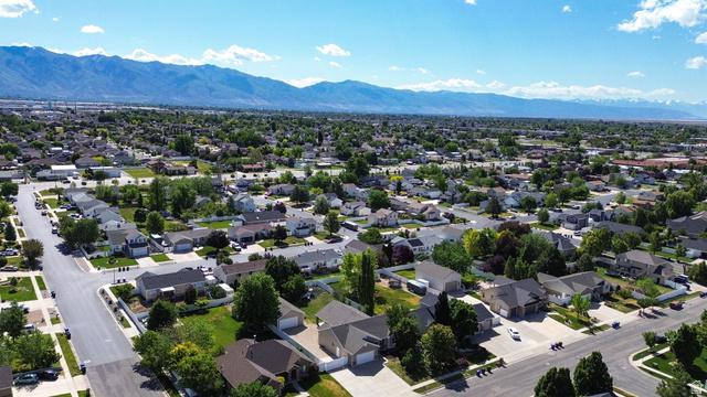 Syracuse, Utah, 84075, United States, 4 Bedrooms Bedrooms, ,3 BathroomsBathrooms,Residential,For Sale,2048883