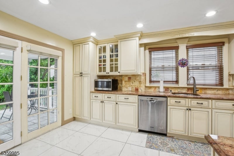 Bloomfield Twp., New Jersey, 07003, United States, 4 Bedrooms Bedrooms, ,3 BathroomsBathrooms,Residential,For Sale,1983850