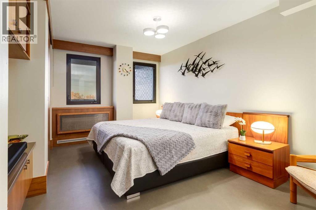 CALGARY, Alberta, T2E 7A8, CA, 2 Bedrooms Bedrooms, ,2 BathroomsBathrooms,Residential,For Sale,1947963