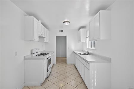 Compton, California, 90222, United States, 3 Bedrooms Bedrooms, ,3 BathroomsBathrooms,Residential,For Sale,1985749