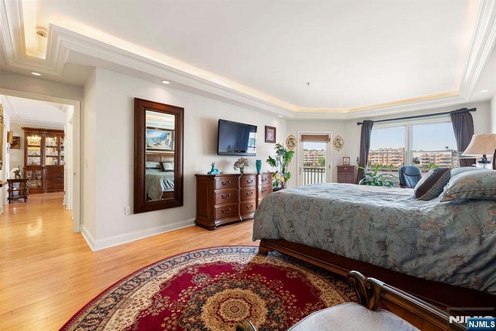 Edgewater, New Jersey, 07020, United States, 2 Bedrooms Bedrooms, ,2 BathroomsBathrooms,Residential,For Sale,1934539