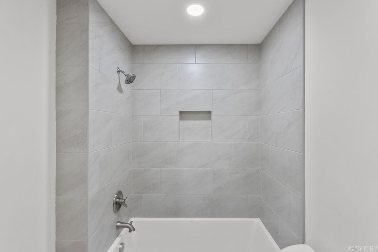 Benton, Arkansas, 72019, United States, 5 Bedrooms Bedrooms, ,4 BathroomsBathrooms,Residential,For Sale,1982285