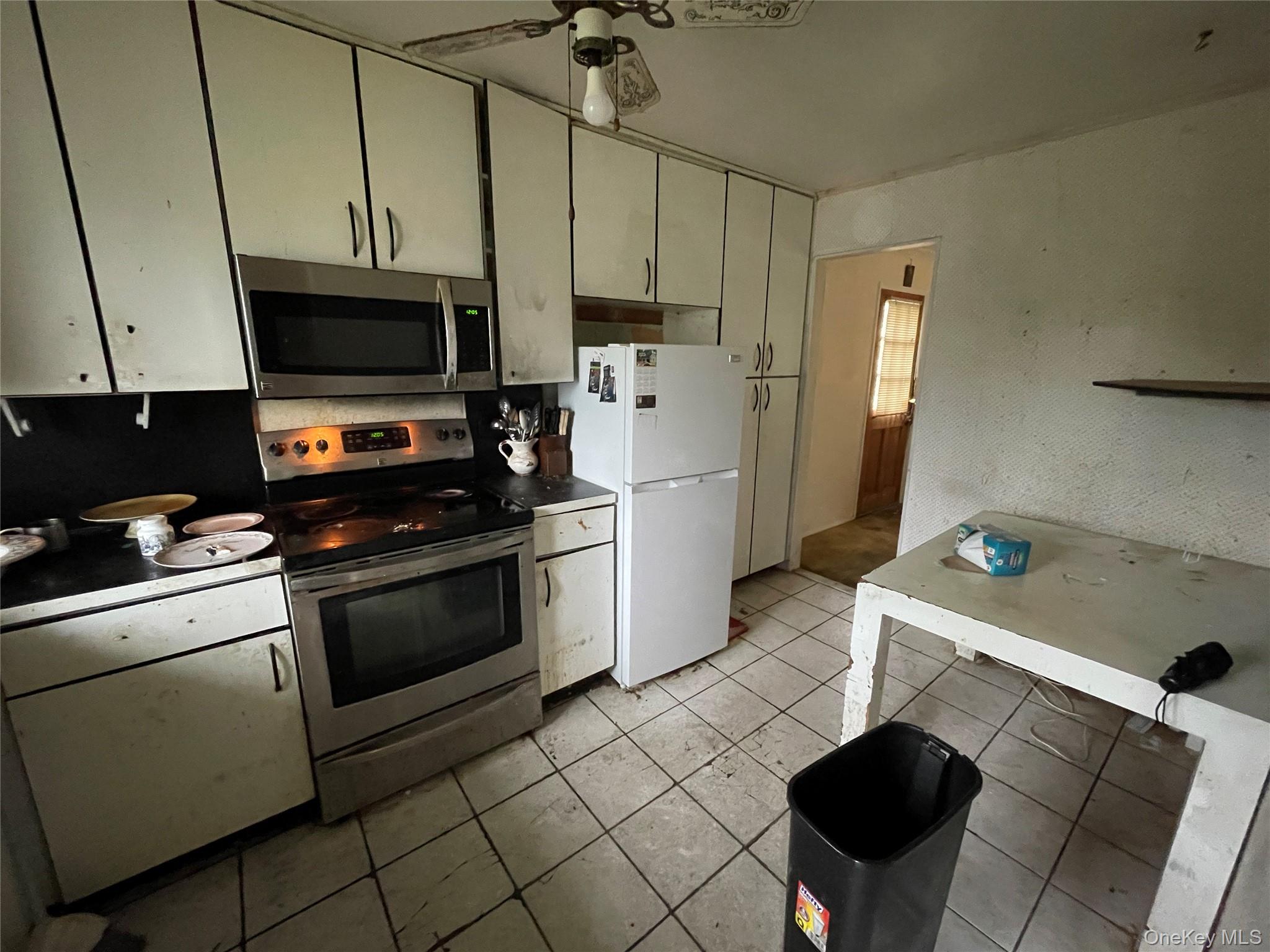 Seaford, New York, 11783, United States, 4 Bedrooms Bedrooms, ,2 BathroomsBathrooms,Residential,For Sale,2048192