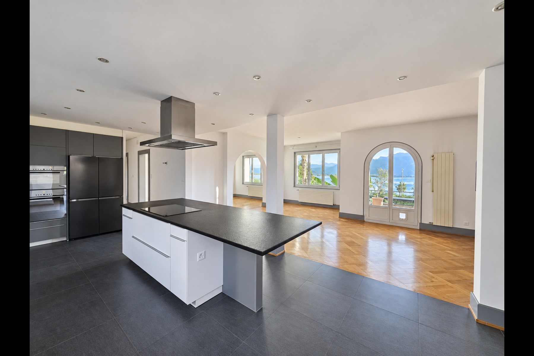  Stunning apartment with a large garden - Magnificent view of the lake - 物件實景