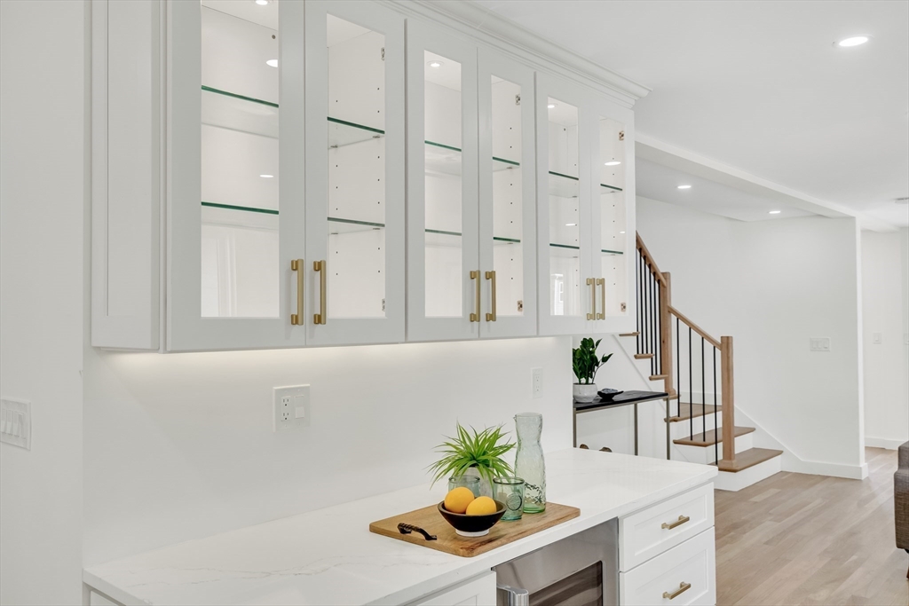 Cambridge, Massachusetts, 02139, United States, 4 Bedrooms Bedrooms, ,5 BathroomsBathrooms,Residential,For Sale,1891277