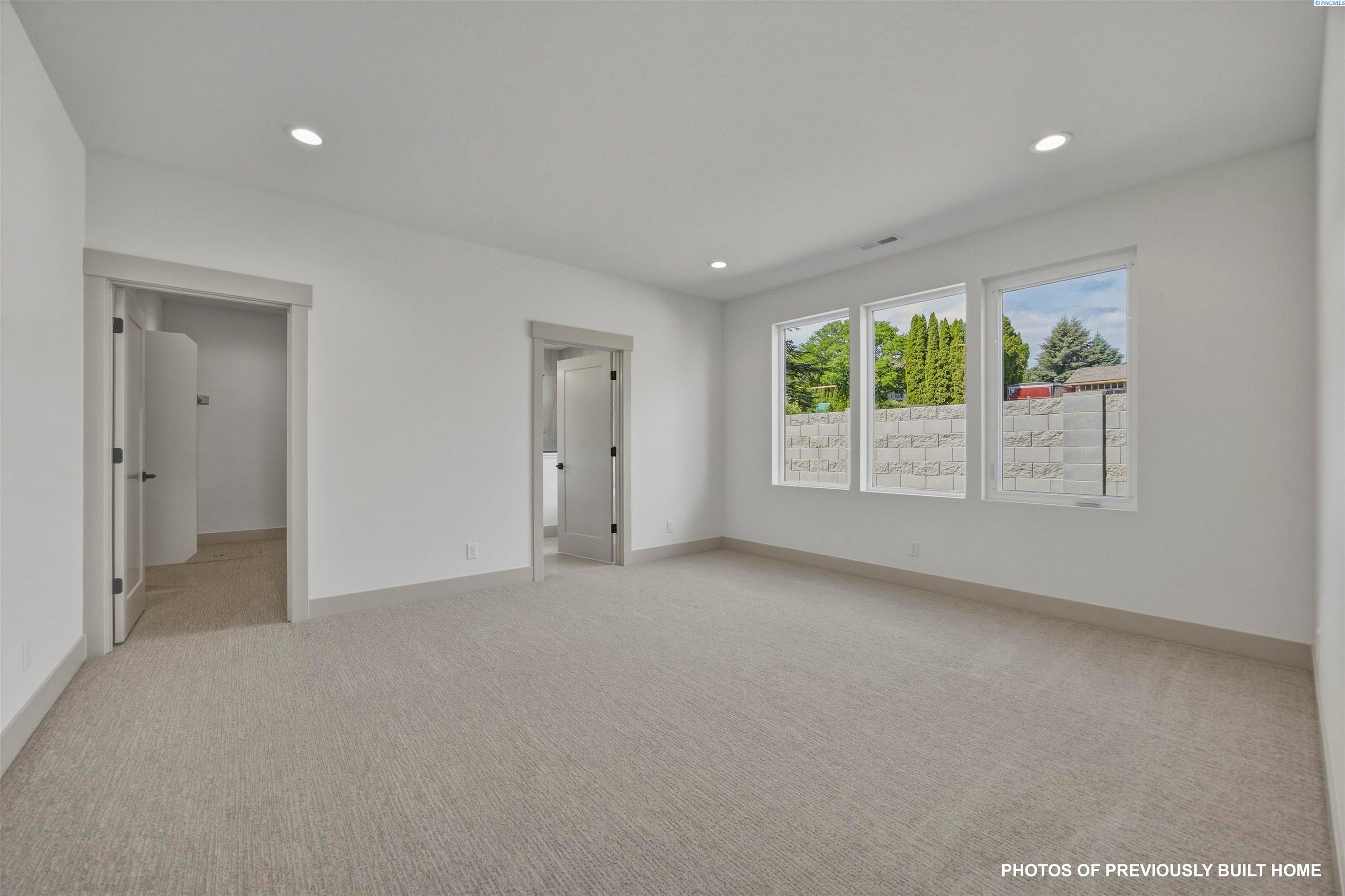 Richland, Washington, 99352, United States, 4 Bedrooms Bedrooms, ,3 BathroomsBathrooms,Residential,For Sale,2048116