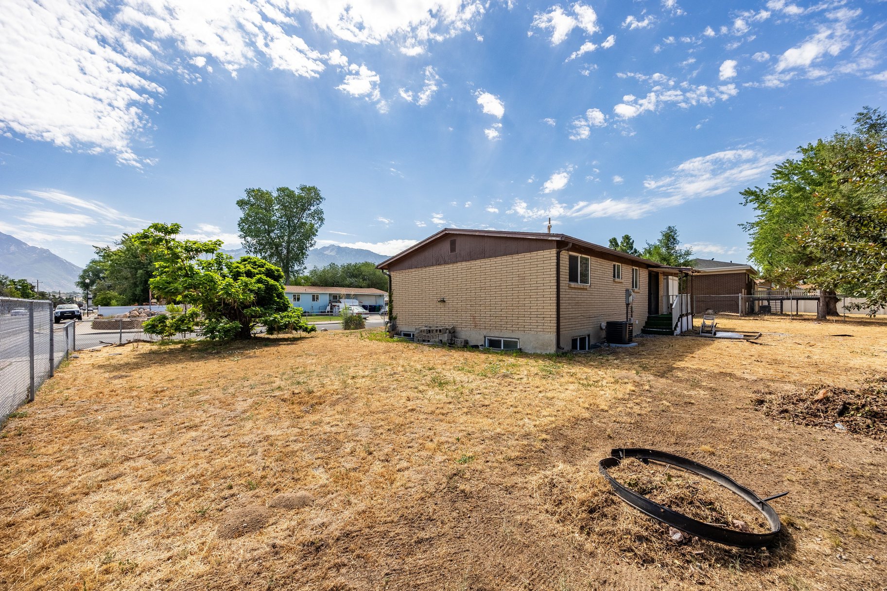  Investor Opportunity in Sandy: Below Market Value, Huge Upside Potential - 物件實景