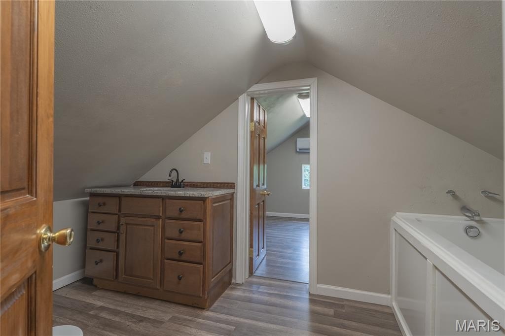 Edwardsville, Illinois, 62025, United States, 5 Bedrooms Bedrooms, ,4 BathroomsBathrooms,Residential,For Sale,1975622