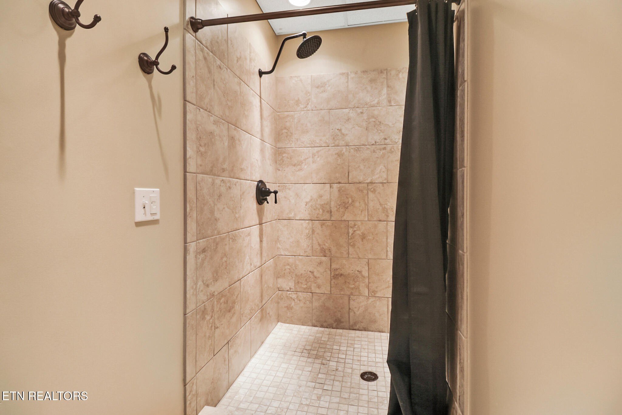 Crossville, Tennessee, 38555, United States, 3 Bedrooms Bedrooms, ,4 BathroomsBathrooms,Residential,For Sale,1977944