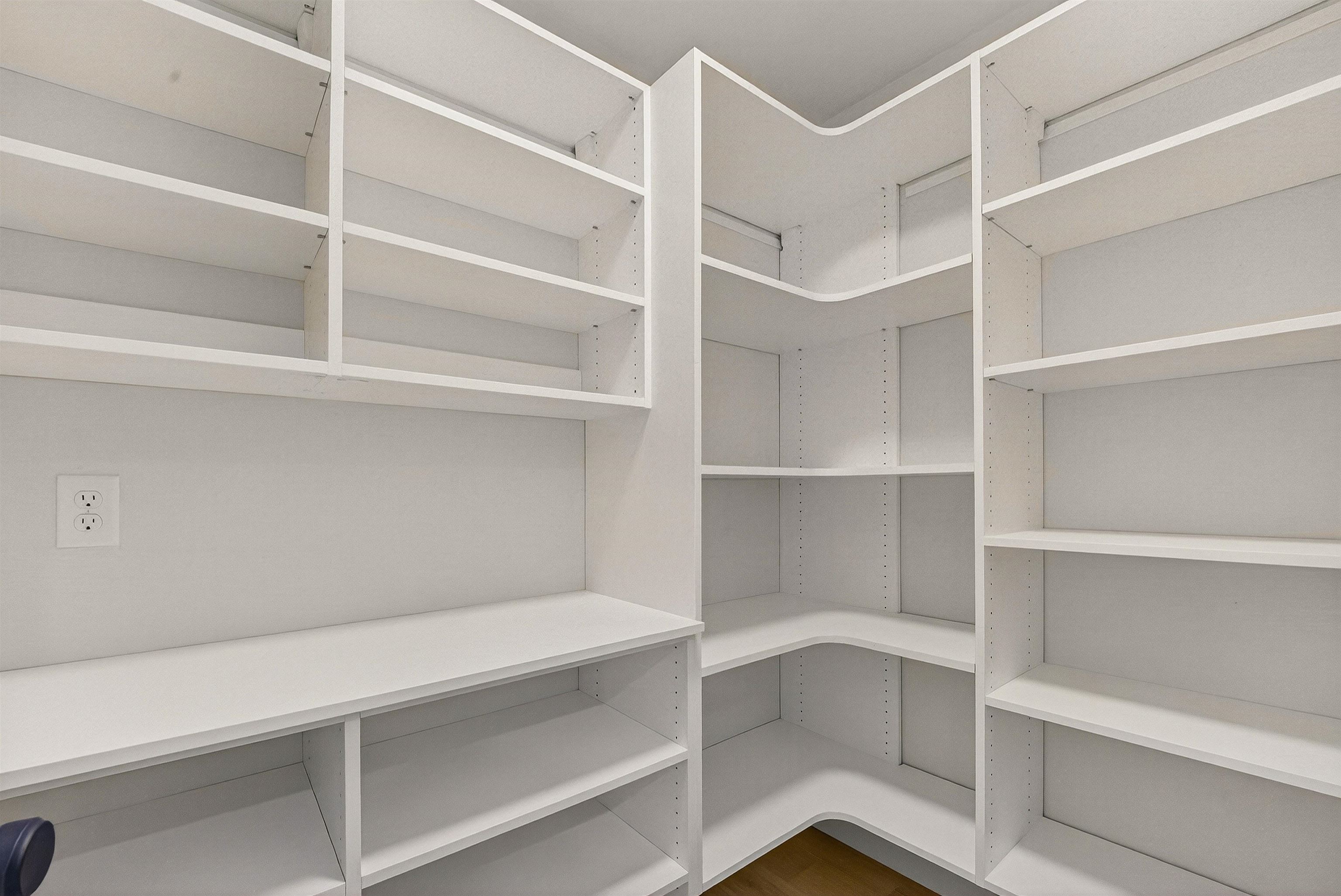 MENASHA, Wisconsin, 54952, United States, 4 Bedrooms Bedrooms, ,3 BathroomsBathrooms,Residential,For Sale,1996198