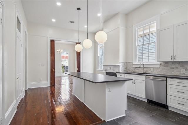 New Orleans, Louisiana, 70119, United States, 3 Bedrooms Bedrooms, ,3 BathroomsBathrooms,Residential,For Sale,1872154
