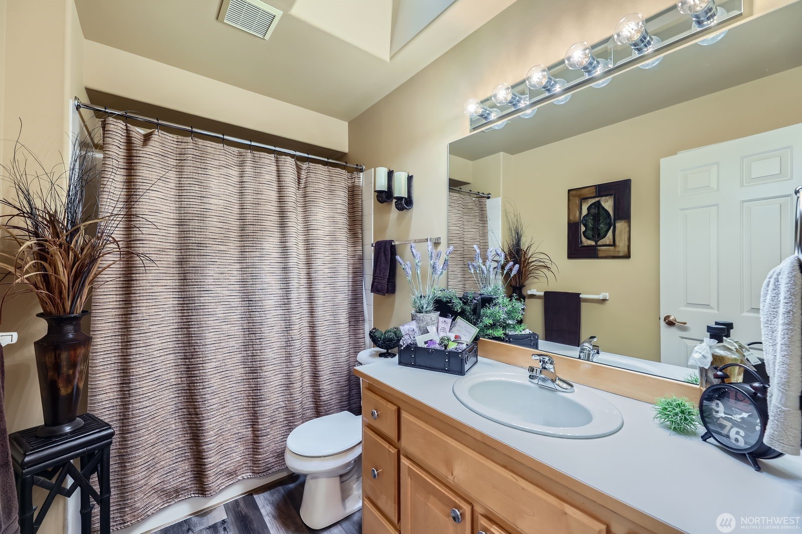 Mill Creek, Washington, 98012, United States, 3 Bedrooms Bedrooms, ,3 BathroomsBathrooms,Residential,For Sale,1792032